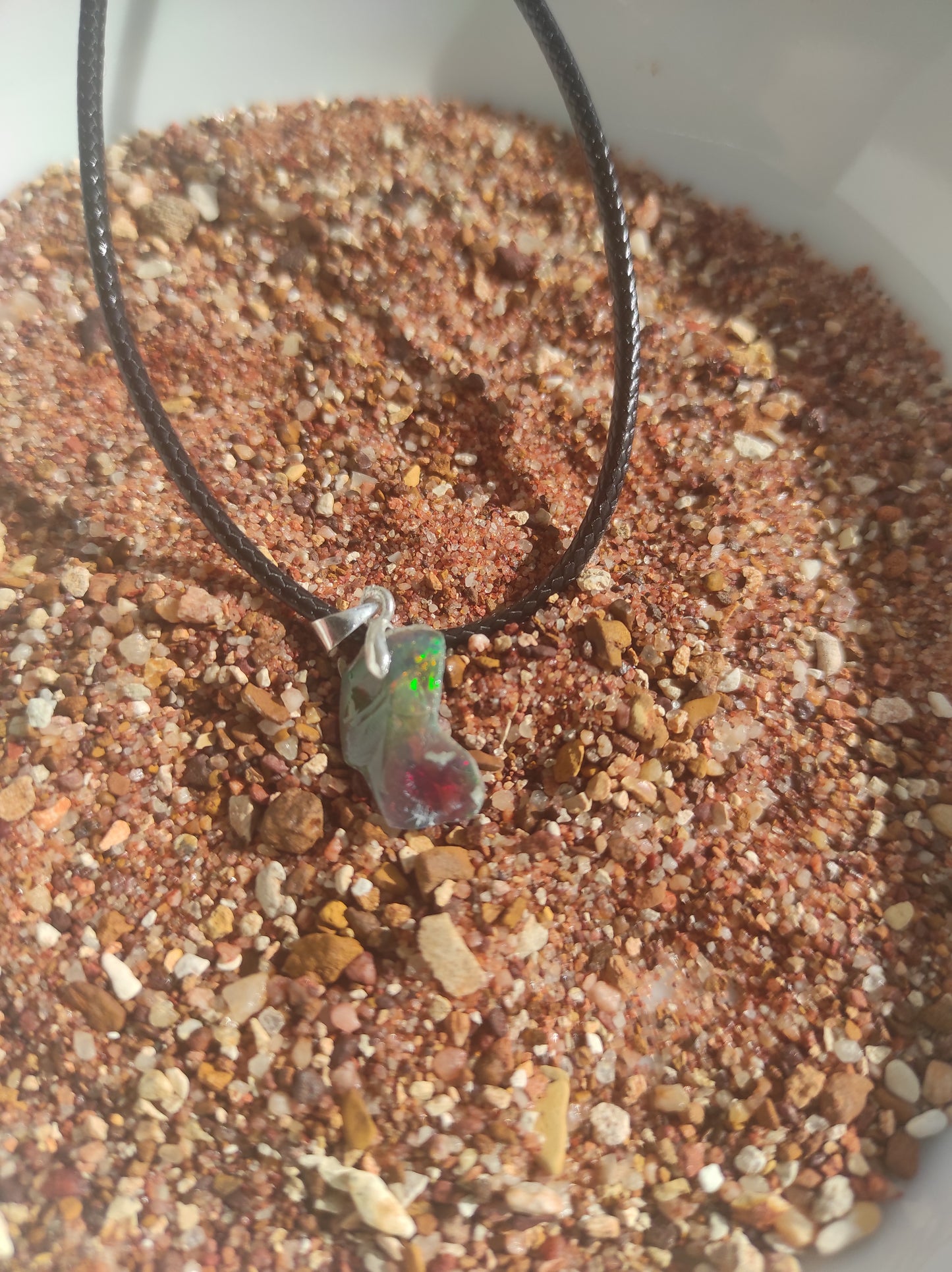 Pendentif en opale éthiopienne semi polie et montage pince argent sterling