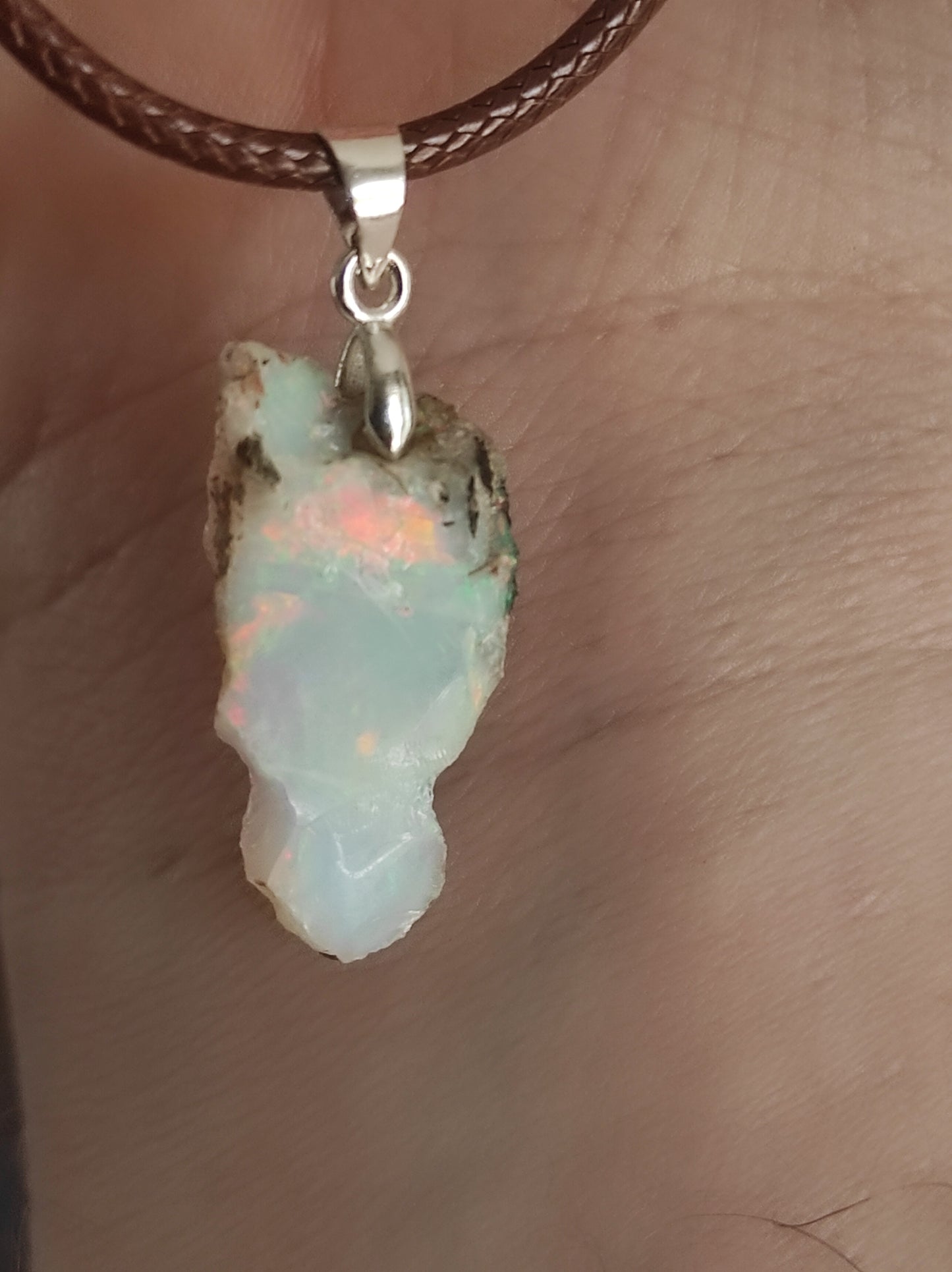 Pendentif opale éthiopienne brut et argent sterling